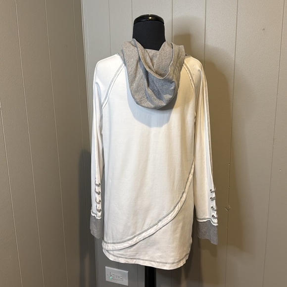 Z Soft Surroundings Women’s Medium Sweater Hoodie Eyelet Laxe Sleeves Pocket - Picture 5 of 7